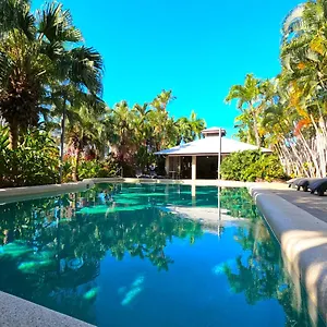 **** Aparthotel Trinity Club Australia